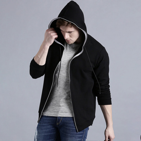 https://hypepulse.in/vi/products/men-black-solid-hooded-sweatshirt