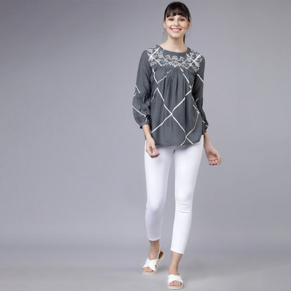 https://hypepulse.in/vi/products/women-grey-and-white-printed-a-line-top