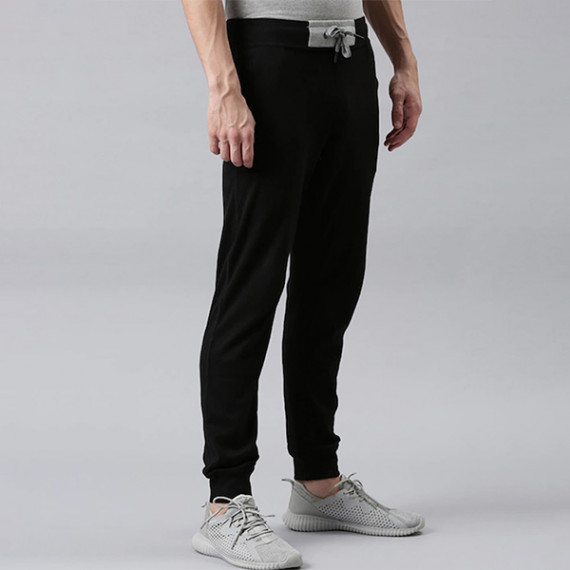 https://hypepulse.in/vi/products/men-black-solid-organic-cotton-track-pants