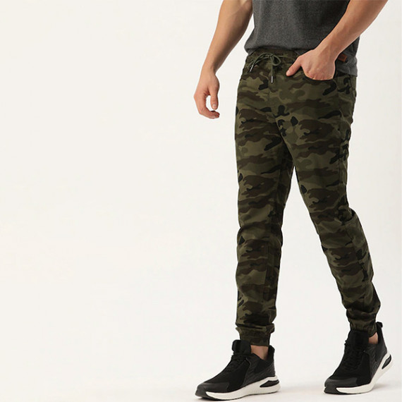https://hypepulse.in/vi/products/men-olive-green-camouflage-printed-slim-fit-joggers-trousers