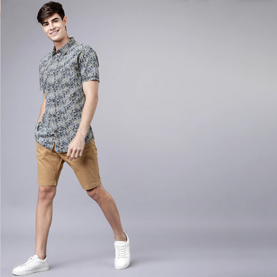 https://hypepulse.in/vi/products/men-khaki-solid-slim-fit-regular-shorts