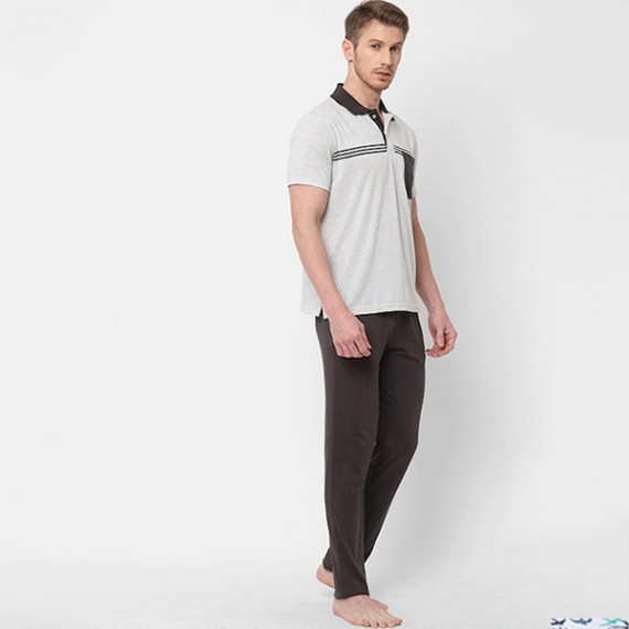 https://hypepulse.in/products/men-white-grey-striped-pure-cotton-night-suit