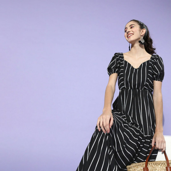 https://hypepulse.in/vi/products/black-white-striped-crepe-maxi-dress