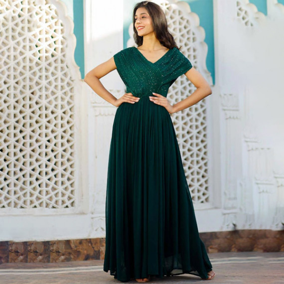 https://hypepulse.in/vi/products/green-embellished-maxi-dress